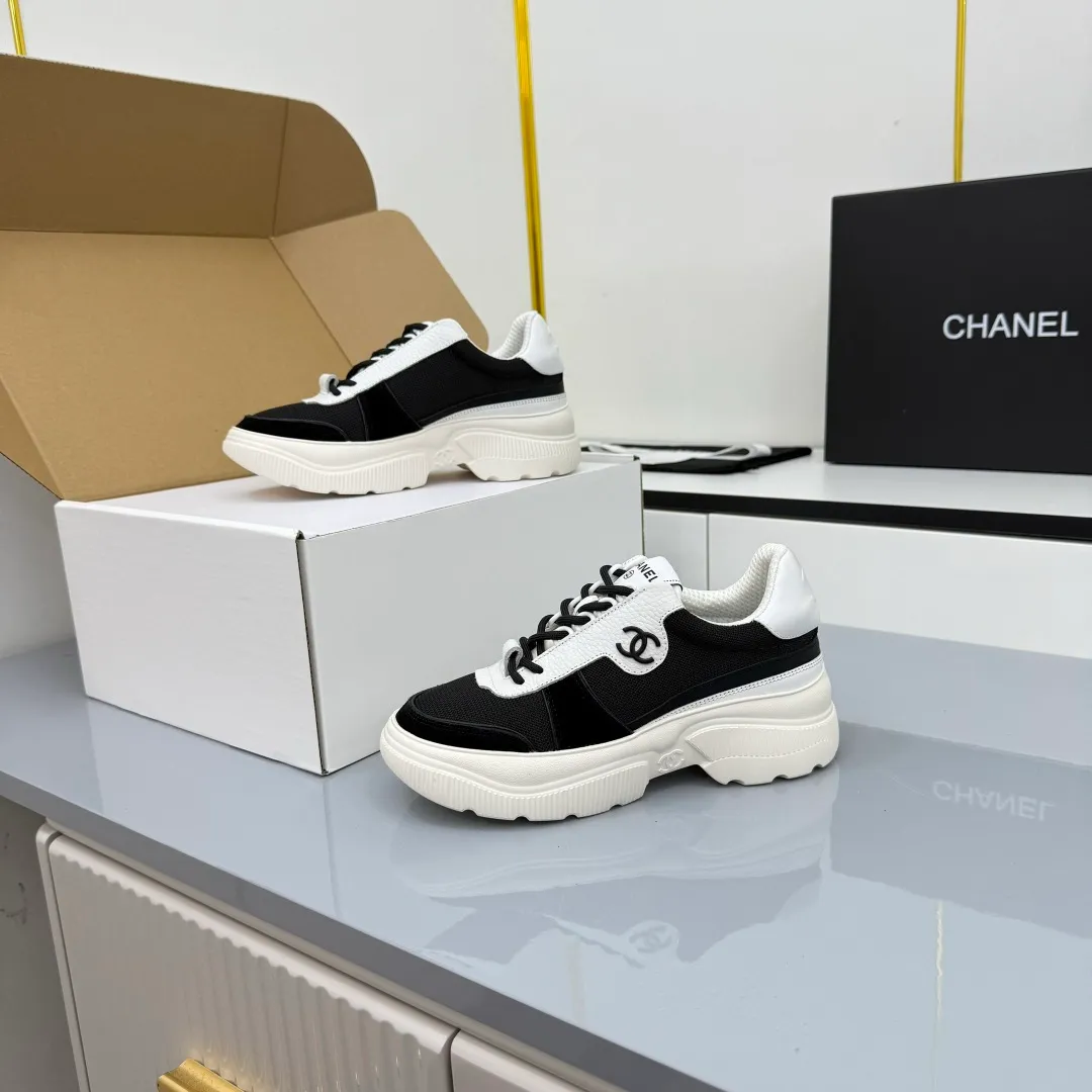 👟👟Ex-factory price 620👟👟 Chanel bread shoes ~ original calfskin panda shoes Chanel 25C latest hot style panda black and white sports shoes casual sneakers Xiaoxiang hot item classic black and white panda color coco girls must pay Fabric: original custom mixed sheepskin lining: original imported breathable mesh lining outsole: Original molded rubber + TPU combination Size: Women's 35-41